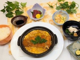 生本まぐろ三食丼